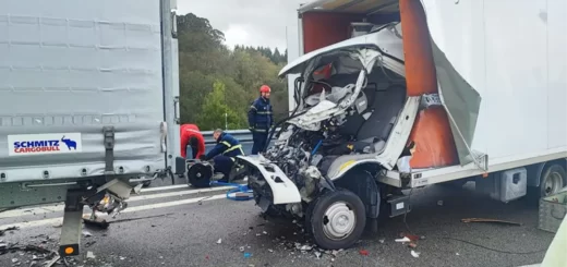Camionista de 50 anos morre em violenta colisão entre dois camiões na Feira