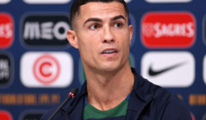 Read more about the article Cristiano Ronaldo interrompe conferência de imprensa para pedir para deixarem falar mulheres jornalistas