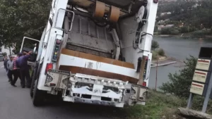 Read more about the article Motorista de camião do lixo morre em despiste. Tinha taxa 5 g/l de álcool no sangue