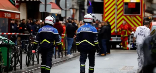 Tiroteio faz pelo menos três mortos em Paris