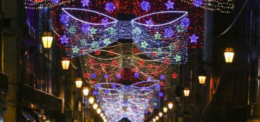 Freguesia da Estrela dispensa a iluminação de Natal para oferecer cheques de 30 euros às crianças