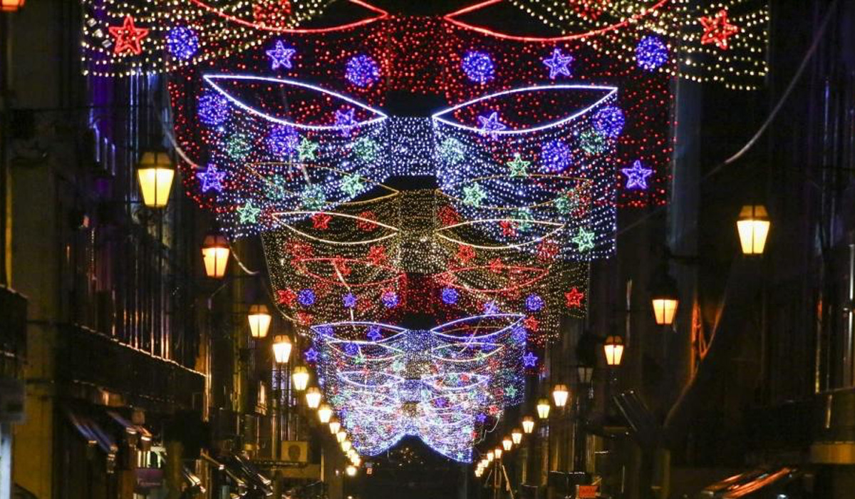 Freguesia da Estrela dispensa a iluminação de Natal para oferecer cheques de 30 euros às crianças