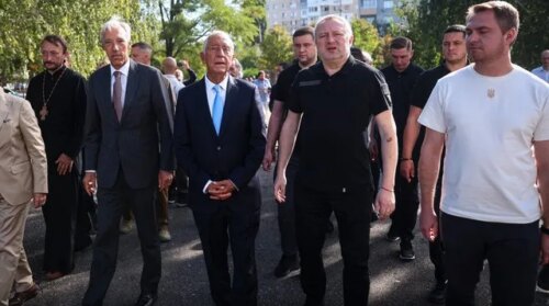 Read more about the article 📸 Incríveis imagens de Marcelo em Kiev: da chegada de comboio à visita às aldeias sob ocupação russa! 🇺🇦✨