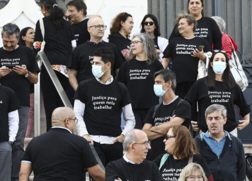 Read more about the article Leiria: Funcionários em greve unem-se em frente ao Tribunal do Comércio