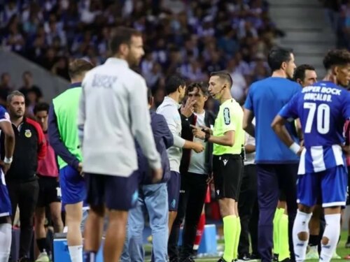 Read more about the article ðŸ”´ FC Porto pede anulaÃ§Ã£o do jogo com o Arouca devido Ã  mÃ¡ conduta da equipa de arbitragem
