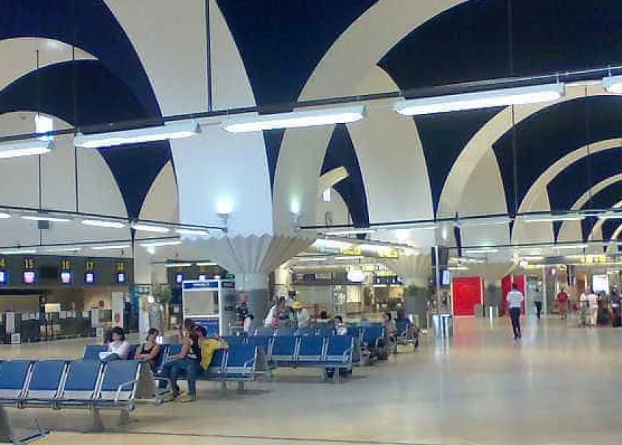 Read more about the article Homem preso por importunar mulher portuguesa no Aeroporto de Sevilha