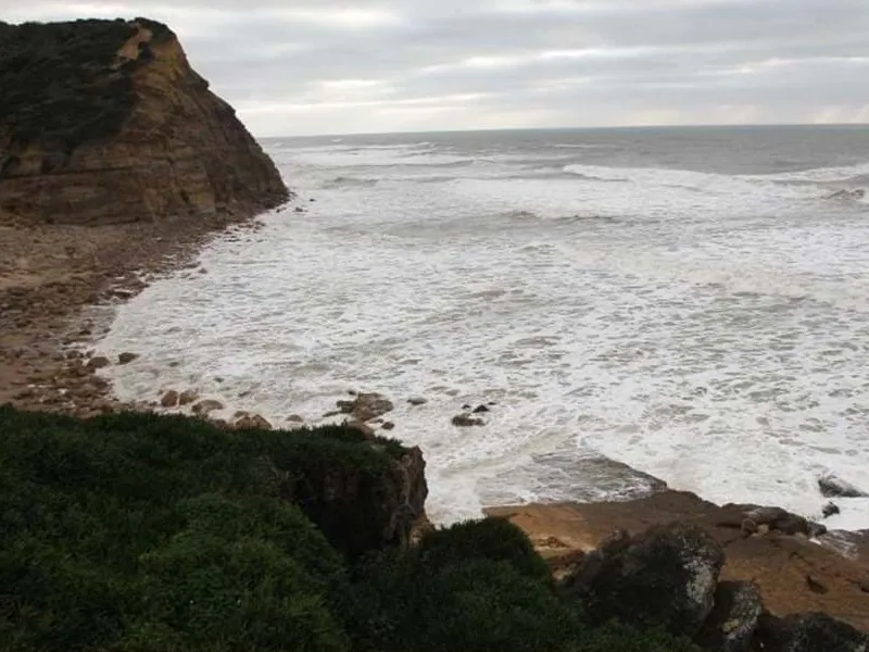 Read more about the article Homem de 46 anos desaparece no mar da Ericeira. Operação de busca em curso.