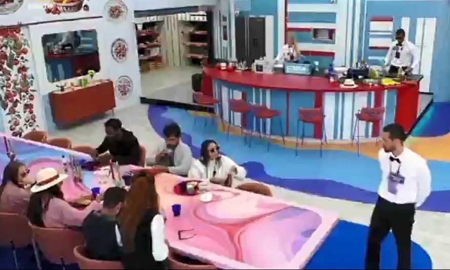 Read more about the article Concorrente Big Brother ‘aponta’ faca a colega