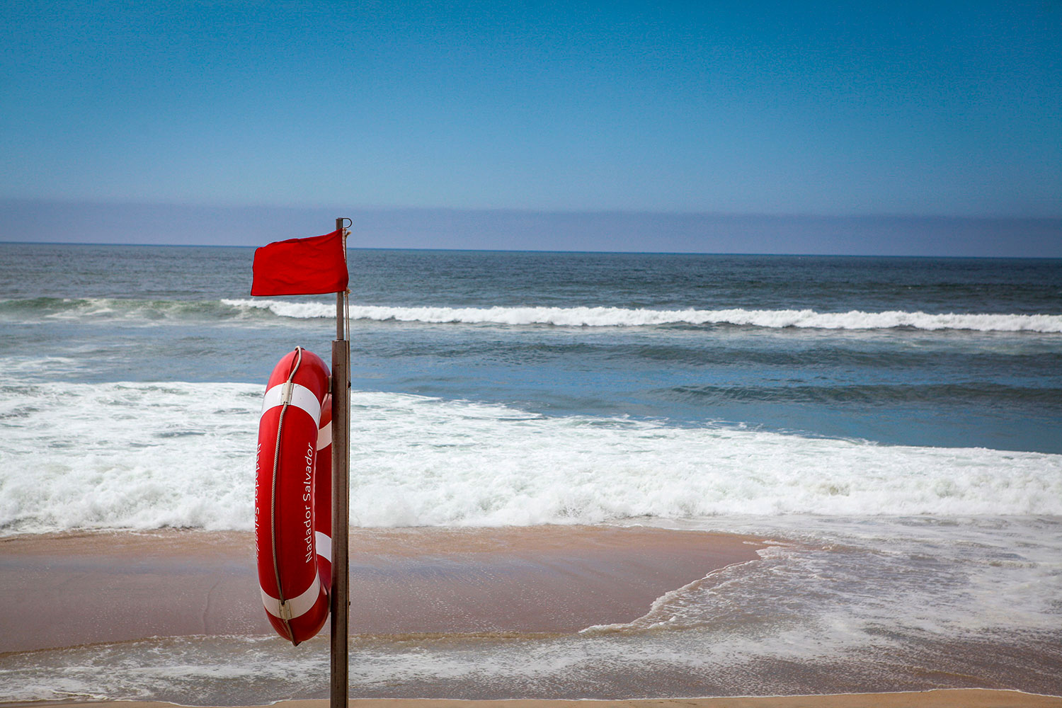 Read more about the article Bandeira vermelha nas praias do Seixal